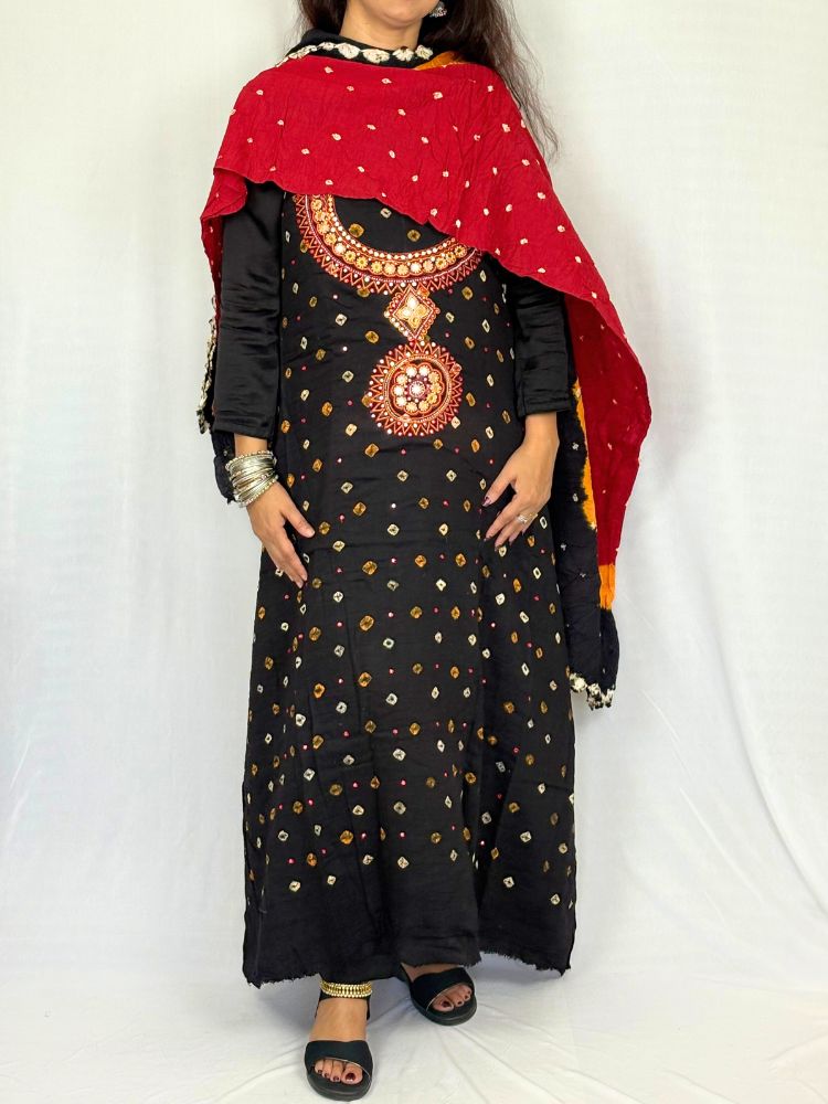 Desert Radiance – Bandhej Suit Set with Kutch Handwork