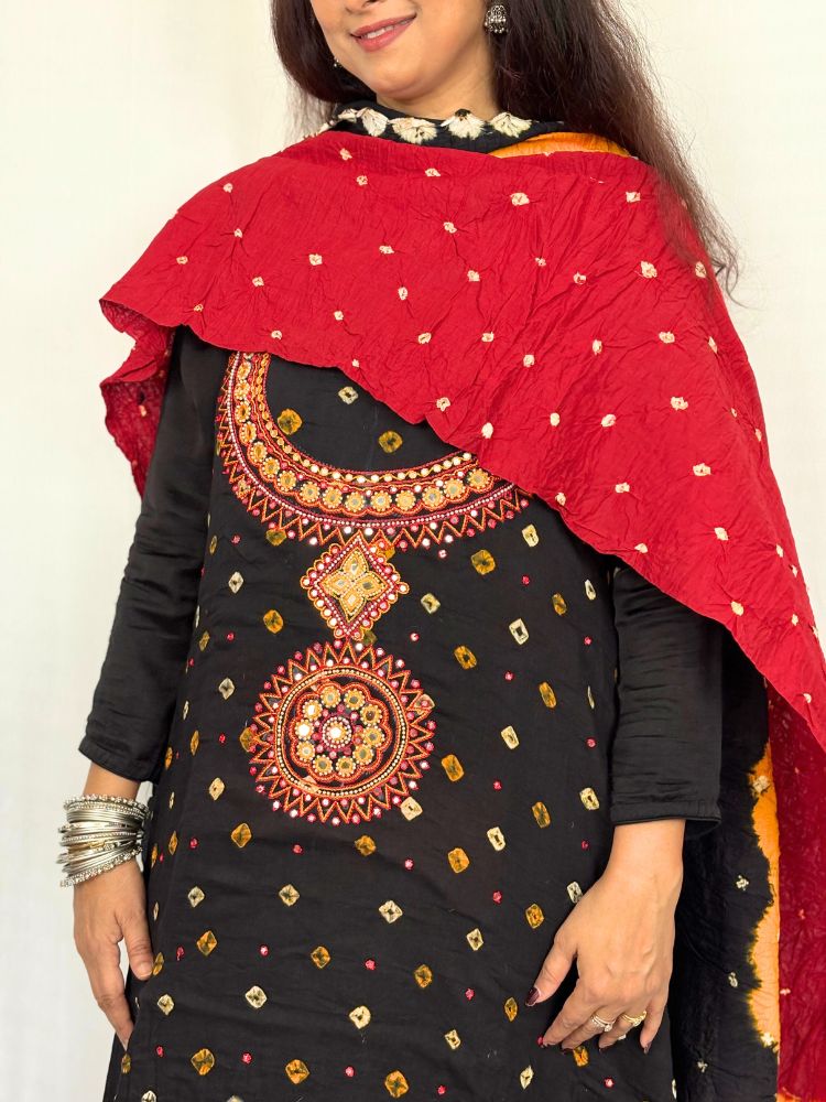 Desert Radiance – Bandhej Suit Set with Kutch Handwork