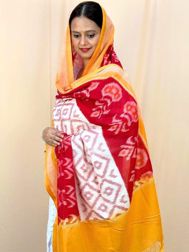 Ethereal Harmony – White & Red Pochampally Double Ikat Cotton Dupatta