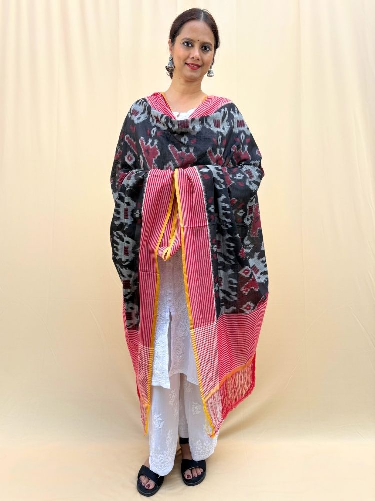 Midnight Radiance – Black & Yellow Pochampally Double Ikat Cotton Dupatta