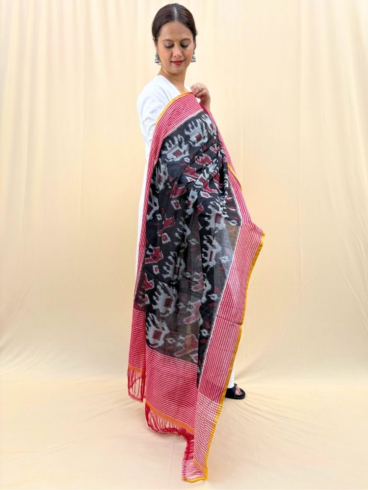 Midnight Radiance – Black & Yellow Pochampally Double Ikat Cotton Dupatta