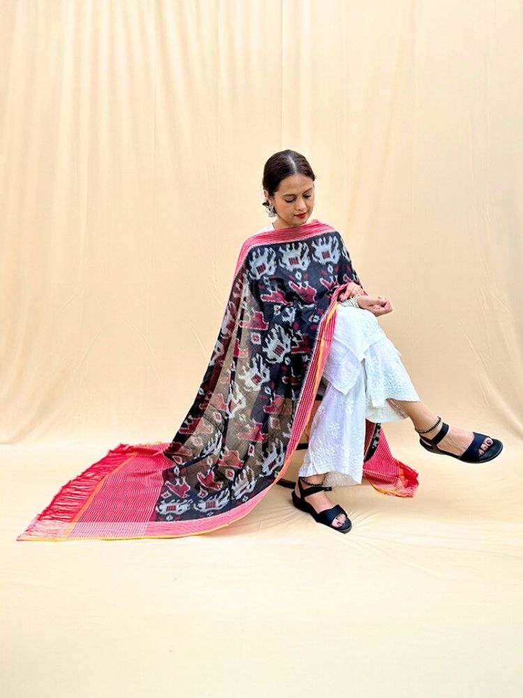 Midnight Radiance – Black & Yellow Pochampally Double Ikat Cotton Dupatta