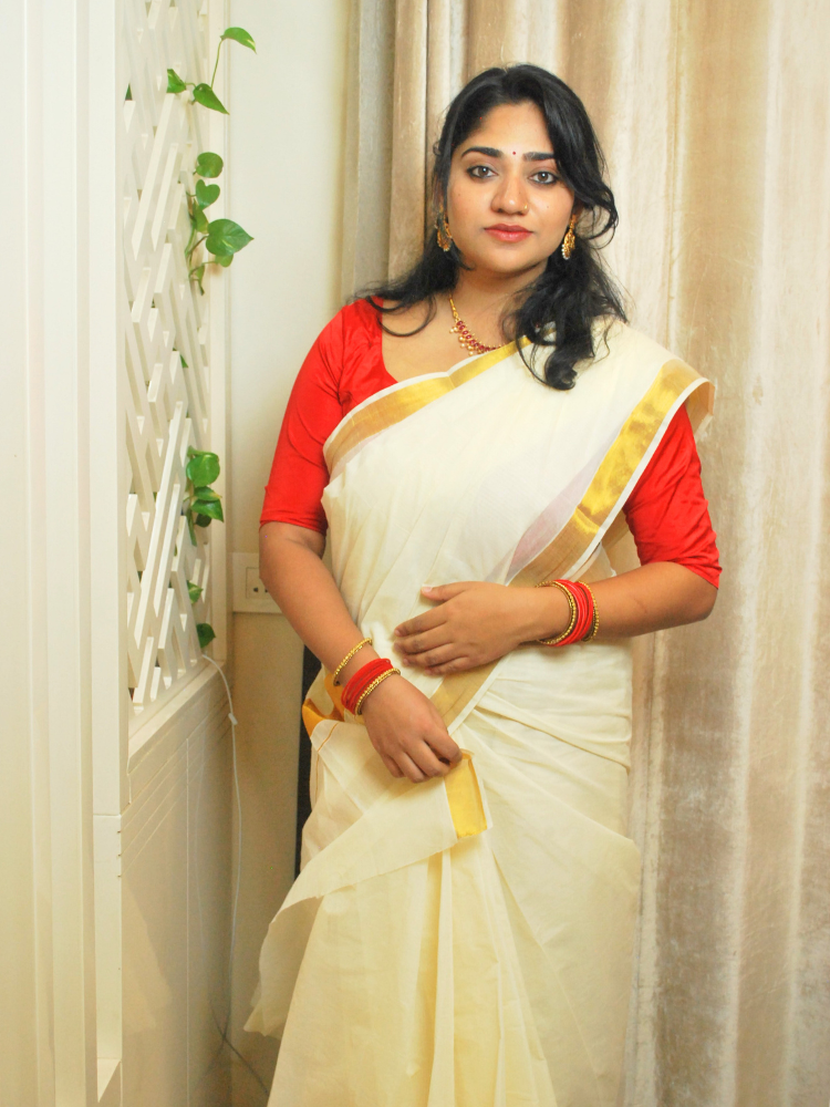 Kasavu Traditional Kerala Cotton Saree – White & Gold